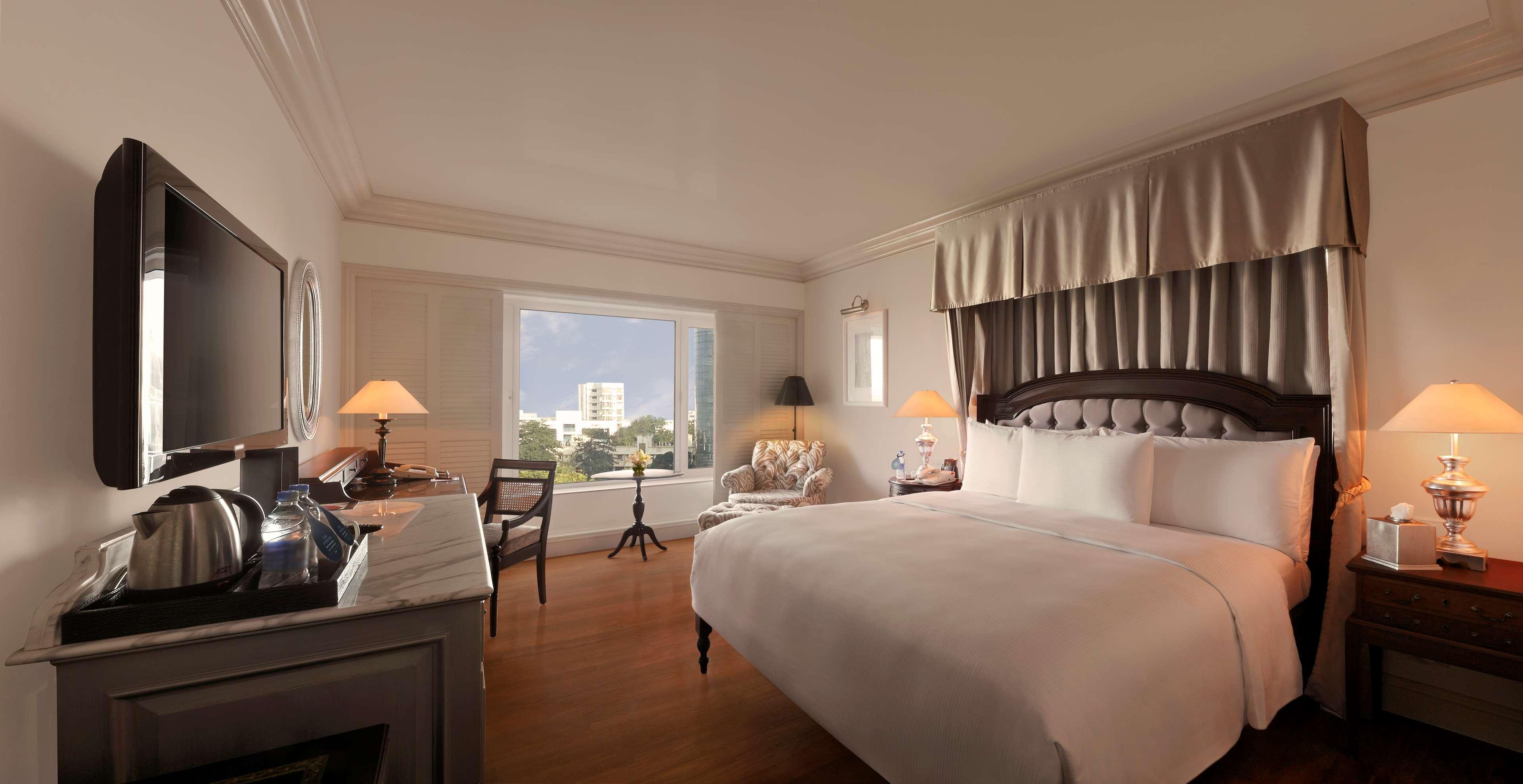 Hilton Mumbai International Airport Hotel Dış mekan fotoğraf A room at the Taj Mahal Palace