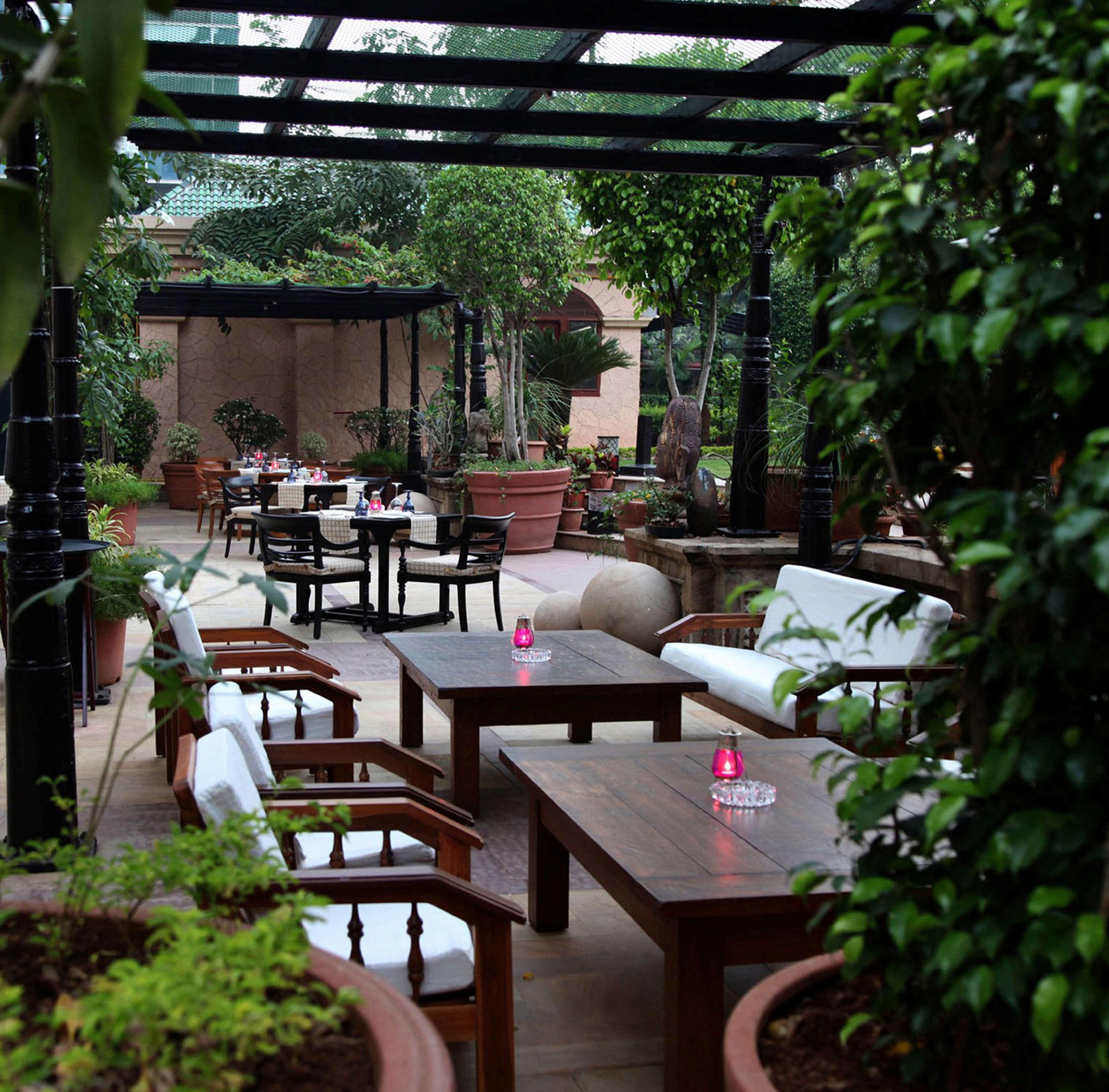 Hilton Mumbai International Airport Hotel Dış mekan fotoğraf The hotel's garden