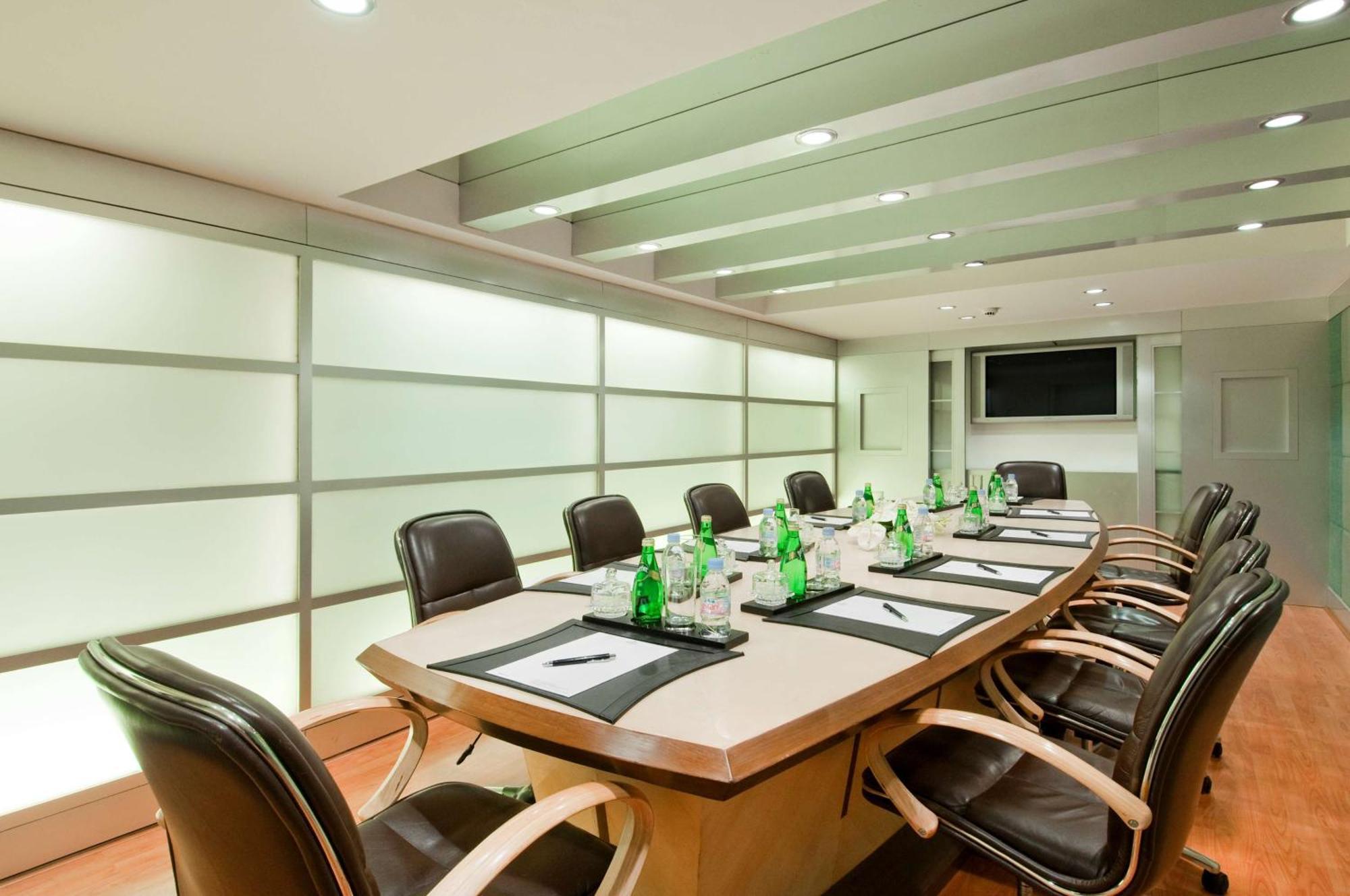 Hilton Mumbai International Airport Hotel Dış mekan fotoğraf Meeting room
