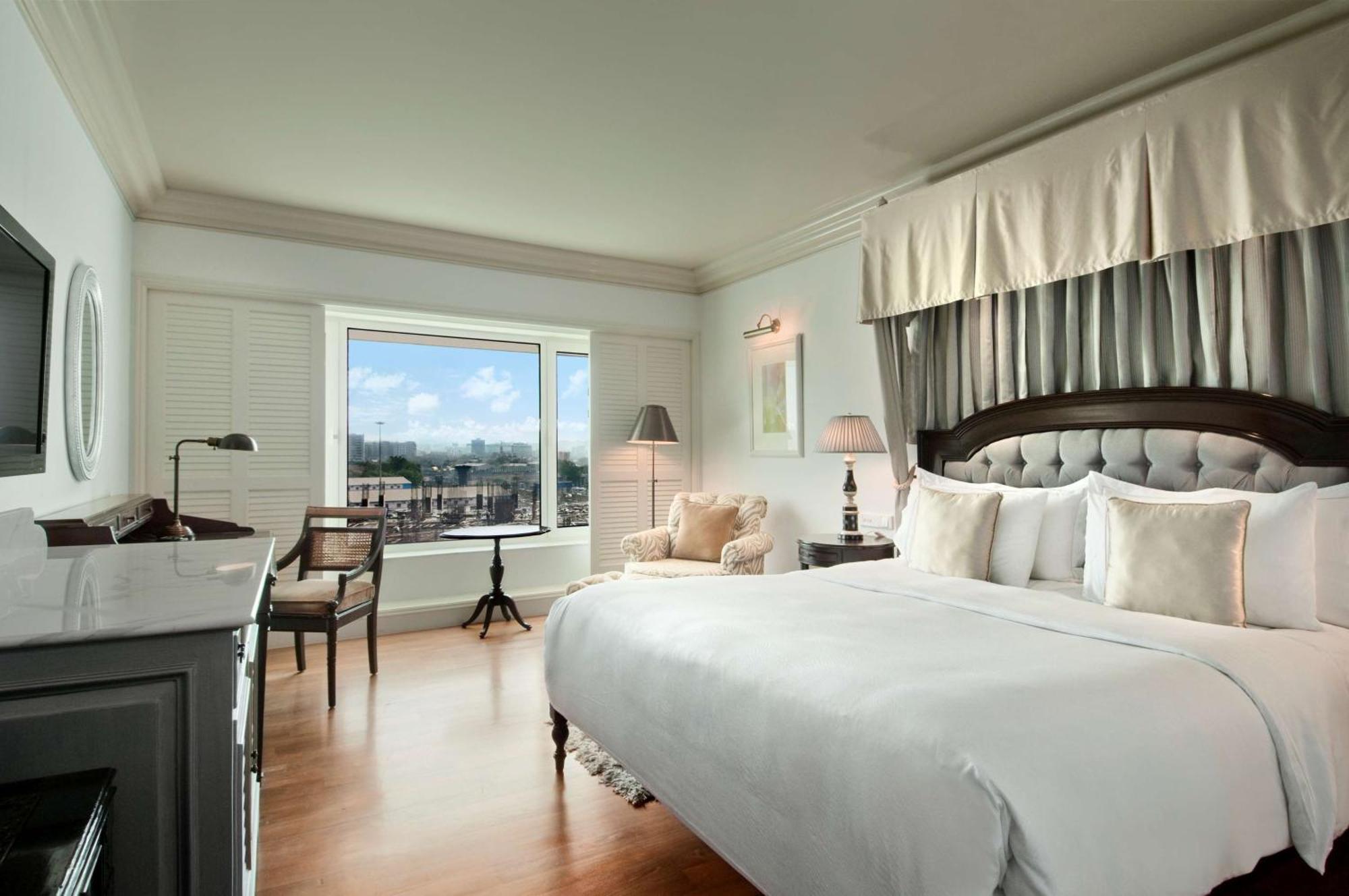Hilton Mumbai International Airport Hotel Dış mekan fotoğraf A guest room at the Mandarin Oriental Washington DC